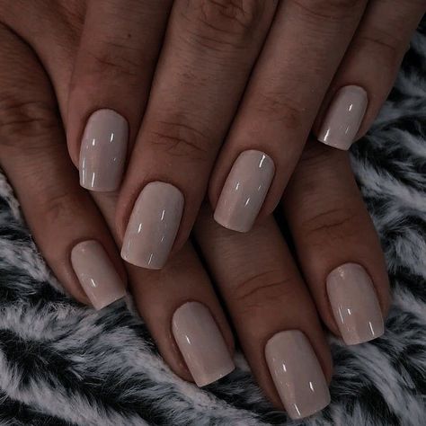 Dark Skin Nail Polish, Ongles Beiges, Taupe Nails, Tan Nails, Natural Nails Manicure, Subtle Nails, Ombre Acrylic Nails, Beige Nails, Simple Gel Nails