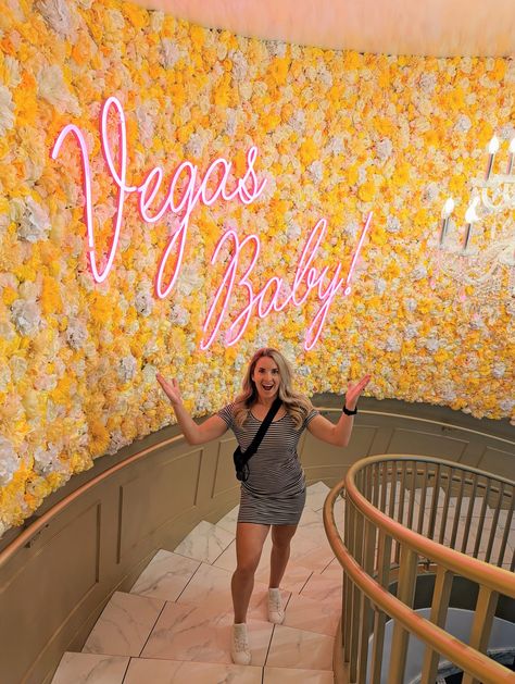 Vegas Packing, Las Vegas Trip Planning, Essential Travel Items, Vegas Trip Planning, Vegas Activities, Vegas Girls Trip, Las Vegas Outfit, Las Vegas Bachelorette, Vegas Birthday