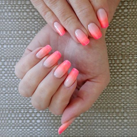 Pink Ombre Nail Art, Coral Ombre Nails, Coral Gel Nails, Summer Ombre Nails, Coral Pink Nails, Ombre Gel Nails, Soft Pink Nails, Glamour Look, Ombre Nail Art Designs