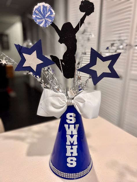 Cheer Comp Decorations, Cheerleading Table Decorations, Cheer Party Centerpieces, Dance Team Banquet Ideas Table Decorations, Football And Cheer Banquet Ideas, School Spirit Table Decorations, Football And Cheer Banquet Centerpieces, Cheer Megaphone Centerpieces, Sports Banquet Table Decor