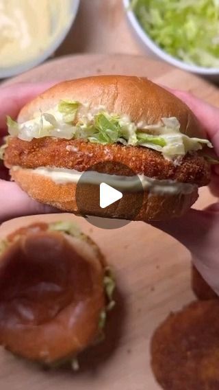 Deep Fried Burger, Lettuce Burger, Chicken Patty, Chicken Burgers Recipe, Chicken Recipies, Fire Food, Chicken Patties, Foodie Crush, Deep Fry