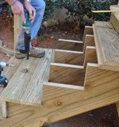 Outdoor Deck Stairs, Stair Stringer Layout, Building Deck Steps, Simple Deck Designs, Stair Stringer Calculator, Deck Stair Stringer, Deck Staircase, Stair Plan, Stairs Stringer