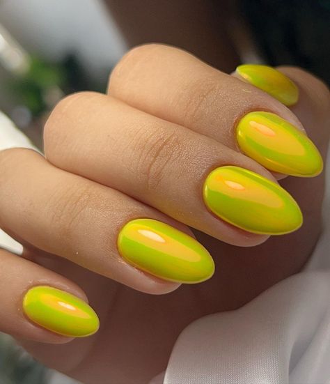 She Love Nail Studio {Hazel Gisbeth Santiago} 🗝 | Chrome 💛 | Instagram Neon Yellow Chrome Nails, Yellow Chrome Nails Designs, Neon Chrome Nails, Yellow Chrome Nails, Green Ombre Nails, Latest Nails, Yellow Chrome, Pink Stiletto Nails, Lime Green Nails