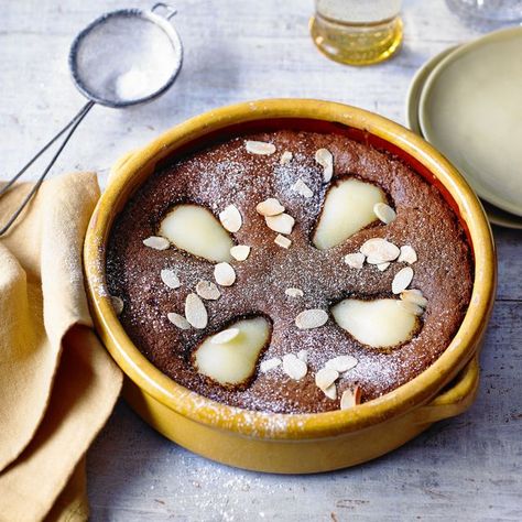 Eves Pudding, Pear Pudding, Pear And Chocolate, Chocolate Pudding Recipe, Christmas Cake Recipe, Chocolate Pudding Recipes, Chocolate Babka, Recipes Sweet Treats, Easy Christmas Cookie Recipes