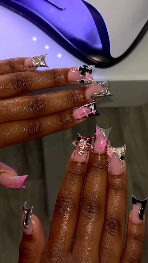 Birthday Duck Nails Acrylic, Cute Nail Ideas Black Women, Short Freestyle Nails With Charms, Nails Ideas For Birthday, 16 Birthday Nails Acrylic, Pink Birthday Nail Ideas, Acrylic Nails Gems, Boho Chic Nails, Nails Care Tips