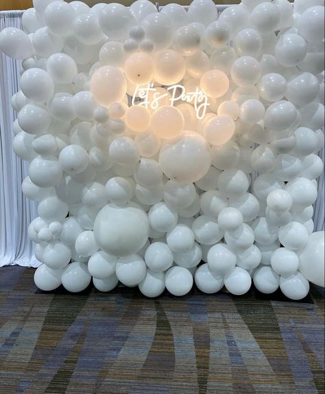 White Party Photo Backdrop, White Party Decorations Outdoor, Simple White Party Decor, All White Party Aesthetic, Festa All White, White Summer Party, White Party Theme, White Party Decorations, Low Key Wedding