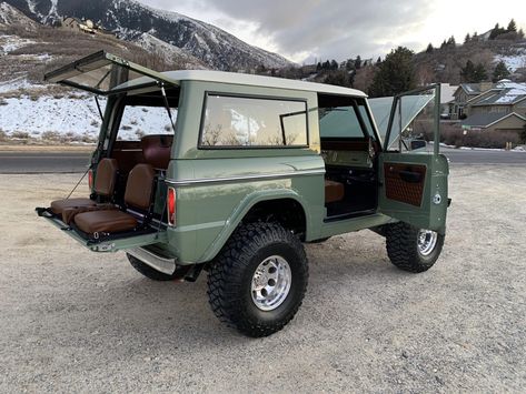 90s Ford Bronco, Vintage Broncos, Bronco Car, Classic Bronco, Classic Ford Broncos, Ford Broncos, Dream Cars Jeep, Classy Cars, Pretty Cars