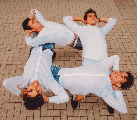 Funny Group Poses Photo Ideas, Funny Group Pictures Poses, Funny Group Pictures, Group Yoga Poses, The Dobre Twins, Dobre Twins, Dobre Brothers, Marcus Dobre, Acro Yoga Poses