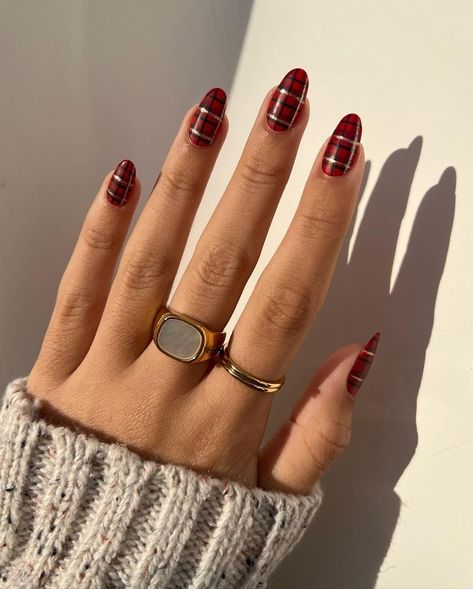 Red Plaid Print, Ribbon Details, & More Nail Designs That Are So Blair Waldorf-Coded Red Plaid Nails, Plaid Nail Designs, Plaid Nail Art, Red And Gold Nails, Dark Red Nails, Latest Nail Designs, Gold Nail Designs, Fall Nail Art Designs, Plaid Nails