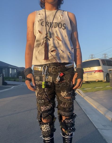 Crust Punk Outfits Men, 2000s Punk Fashion Men, Crust Punk Outfits, Crust Punk Fashion, Punk Summer Outfits, Punk Outfits Men, Mens Alternative Fashion, Crust Pants, Feminist Punk