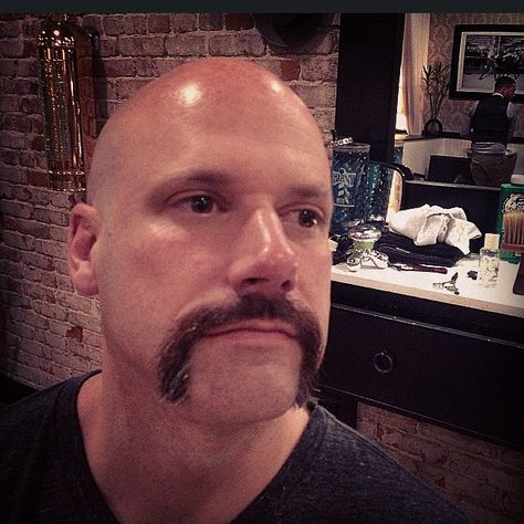 nice fu manchu mustache Horseshoe Mustache, Bald Head With Beard, Shave Your Head, Mustache Grooming, Beard Images, Moustache Style, Moustaches Men, Handlebar Mustache, Thick Beard