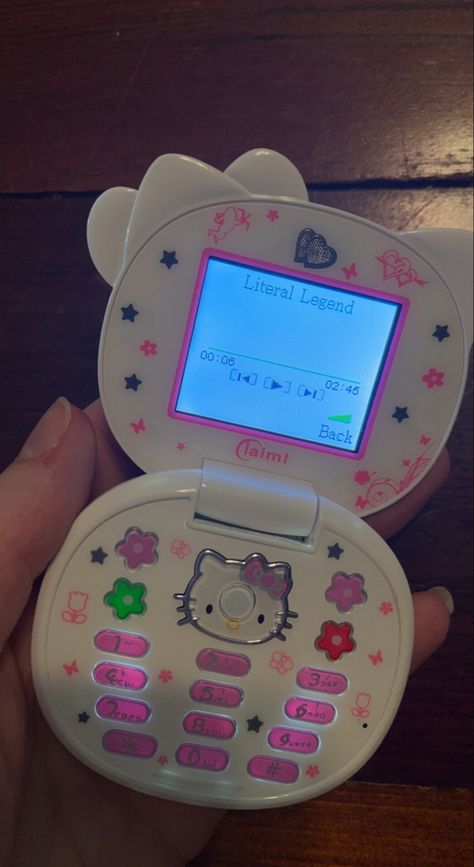 Hello Kitty Flip Phone, Hello Kitty Phone Wallpaper, Hello Kitty Headphones, Flip Phone Aesthetic, Earphones Diy, Old School Phone, Hello Kitty Phone, Y2k Hello Kitty, Hello Kitty Phone Case