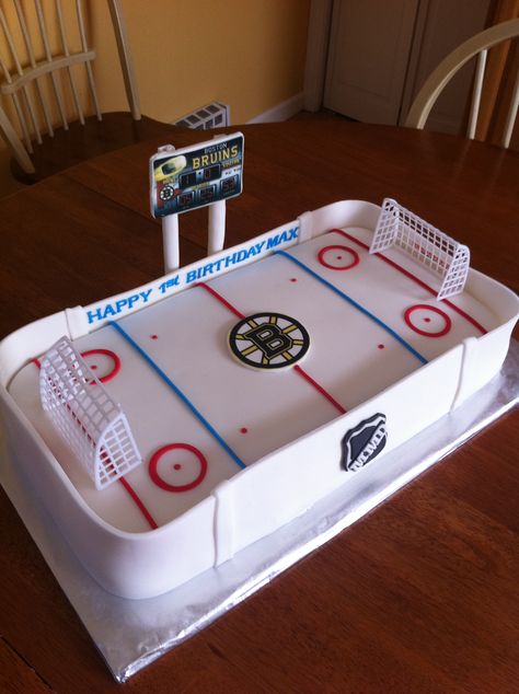 Bruins Cake-- Ryder maybe? Hockey Birthday Cake, Hockey Cake, Hockey Cakes, Hockey Birthday Parties, Hockey Party, Boys Hockey, Hockey Birthday, Sport Cakes, Sports Birthday