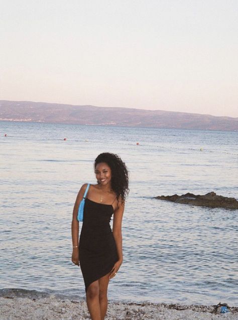 Vacation Photos Black Women, Black Beach Girl Aesthetic, Cute Summer Poses, Vacation Black Women, Black It Girl, Poses Black Women, Summer Black Women, Girls Vacation, This Is Your Life