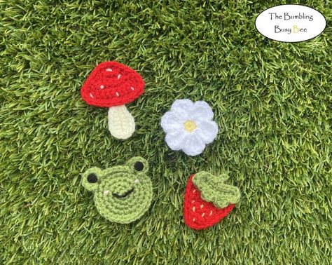 Crochet Frog Applique, Hobbies To Pick Up, Crochet Cottagecore, Crochet Simple, Great Hobbies, Crochet Motifs, Cute Frogs, Flower Applique, Yarn Needle