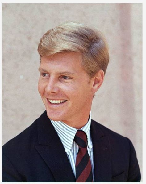 Happy birthday to James Fox. He turned 80 on 5/19/2019. Hollywood Birthday, Blonde Moments, Clean Cut, Old Hollywood, Gentleman, Fox, Happy Birthday, Hollywood, Blonde