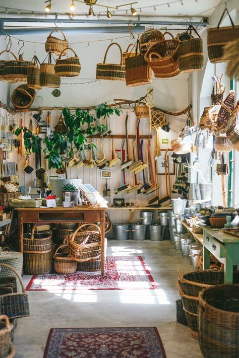 Wooden Basket Decor, Vegan Winter Recipes, Vegan Food Photography, Photography Food Styling, Visual Story, Food Photography Inspiration, Food Photography Tips, Outdoor Food, Woven Baskets