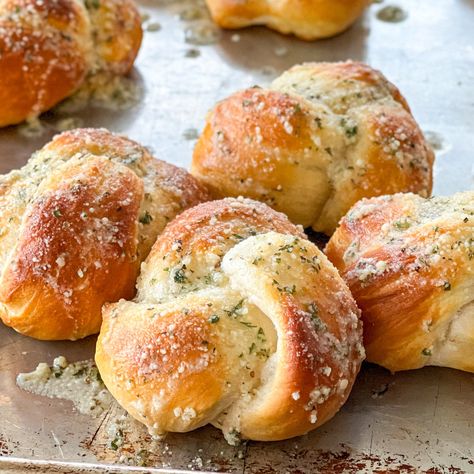 Easy Parmesan Knots: A delicious recipe to try Parmesan Knots, Mom Kitchen, Biscuit Dough, Real Mom, Italian Bread, Puff Pastry Recipes, Buttermilk Biscuits, Minestrone, Pastry Recipes