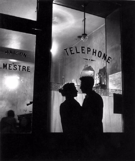 Willy Ronis, Black And White Couples, Black And White Photo Wall, Black And White Picture Wall, Robert Doisneau, Fotografi Vintage, Fotos Goals, Romantic Photos, Foto Art