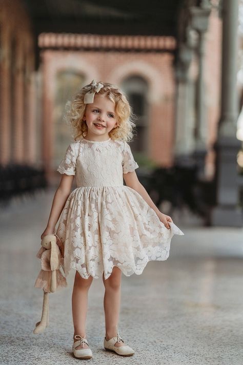 Casual Flower Girl, Dress Portrait, Toddler Princess Dress, White Tulle Dress, Boho Flower Girl, Frocks Design, White Flower Dress, Robes D'occasion, Portrait Dress