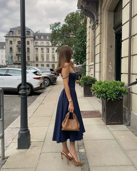 Dressing up for no reason just because I feel like it! 💐🦋💖 Navy Graduation Dress, Midi Dress A Line, Navy Blue Long Skirt, Cute Feminine Outfits, Maxi Skirt Summer, Dresses Navy Blue, Maxi Skirts Summer, Long Skirt Outfits, Fresh Outfits