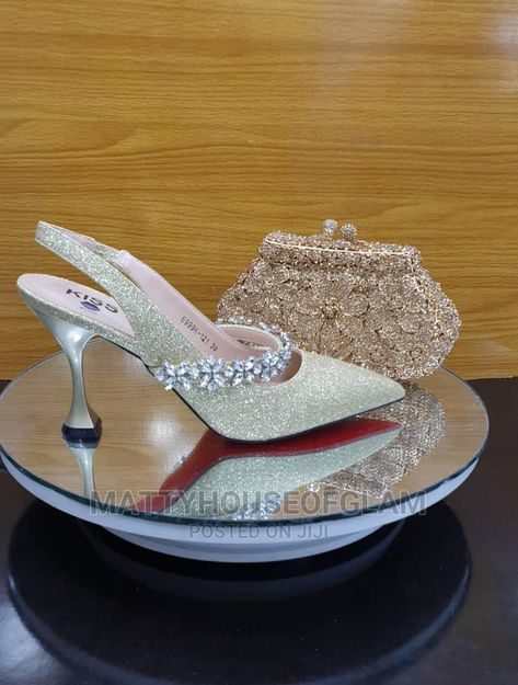 Bridal Heels Indian Weddings, Bridal Heels Indian, Heels Indian, First Lady Church Suits, Sparkly Wedding Shoes, Shoes Matching, Pearl Earrings Designs, Hak Tinggi, Bridal Jewellery Inspiration