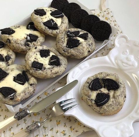 Cookies Aesthetic, Desserts Cookies, Cute Baking, Soft Cookie, Kawaii Food, Cute Desserts, Dessert Drinks, Oreo Cookies, Food Obsession