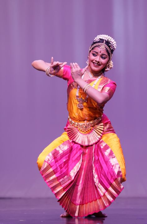 Picture from performance of Jwala Rejimon at World Theater in Houston at Narthaki festival organized by Smt. Sunanda Nair #Bharatanatyam #Dancer Bharatnatyam Dress, Bharatanatyam Makeup, Bharatnatyam Dance, Bharatanatyam Costume, Bharatanatyam Dancer, Indian Classical Dancer, Bharatanatyam Poses, Dancing Poses, Dance Of India