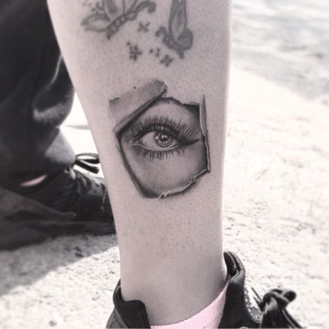 Real Eye Tattoo, Eye Tattoo Ideas Realistic, Realism Eye Tattoo, Eye Tattoo Realistic, Realistic Eye Tattoo, Man Tattoo, Knife Tattoo, Tattoo Photography, Realistic Eye