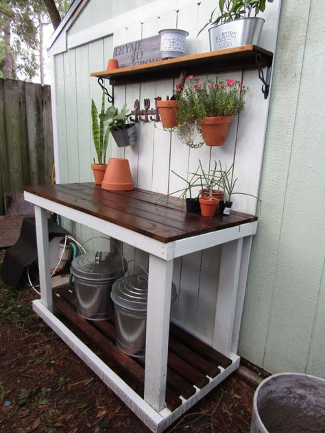 Potting Bench Diy Simple, Diy Potting Bench Ideas, Diy Potting Table With Sink, Small Potting Bench Ideas, Potting Table Ideas Diy, Potting Station Outdoor, Outdoor Shelf Diy, Planter Table Diy, Potters Bench Ideas