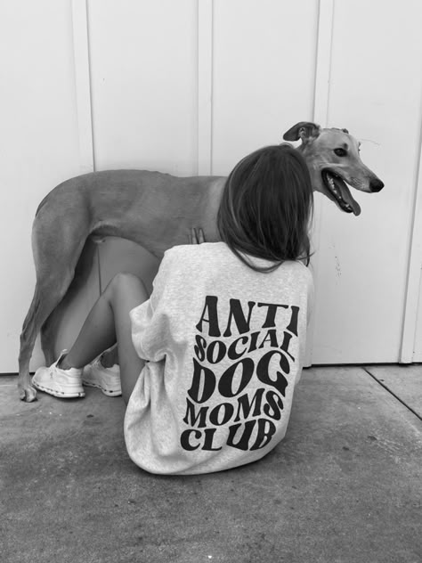 Cute dog mom crewneck sweatshirt for the perfect dog mom aesthetic! Such a cute outfit for anyone with a pup! Anti social dog moms club sweatshirt! T Shirt Dog Design, Dog Business Aesthetic, Dog Mom Merch, Dog Mom Apparel, Aesthetic Dog Stuff, Mama Shirt Ideas, Anti Social Dog Mom, Anti Aesthetic, Dog Merch