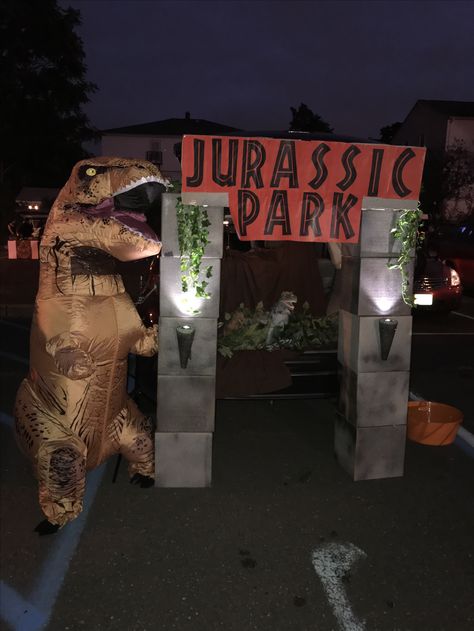 Jurassic Park Trunk or Treat Jurassic Park Homecoming Float, Jurassic World Trunk Or Treat, Trunk Or Treat Ideas For Jeep Wrangler, Jurassic Park Trunk Or Treat Ideas, Dinosaur Trunk Or Treat, Jurassic Park Trunk Or Treat, Halloween Kid Games, Trunker Treat Ideas, Halloween Birthday Party Decorations