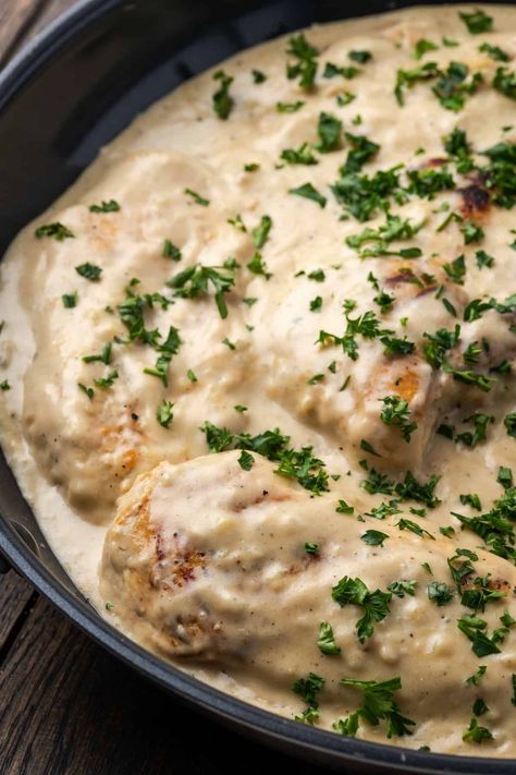 This garlic parmesan chicken is a 30-minute, one-pan dinner with juicy seared chicken breasts smothered in a rich and creamy garlic pan sauce. #garlic #parmesan #chicken One Pan Chicken Dinner, Cream Of Mushroom Chicken, Slow Cooker Bread, Clean Chicken, Seared Chicken Breast, Chicken Parmesan Pasta, Pan Sauce, Seared Chicken, One Pan Chicken