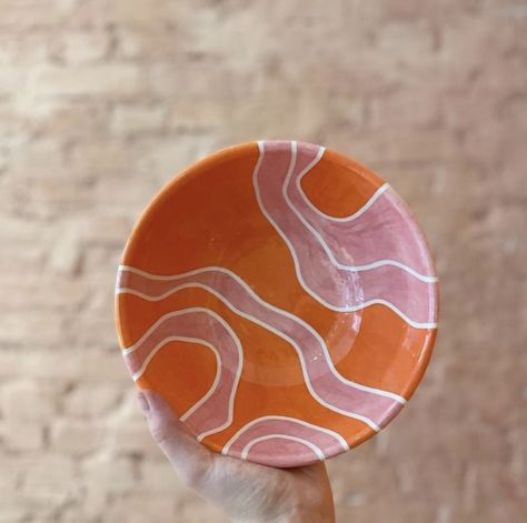 Hand Paint Pottery Ideas, Pottery Painting Ideas Geometric, Pottery Bowls Painting, Soup Bowl Painting Ideas, Ceramic Painting Ideas Bowls Simple, Pottery Painting Outfit Ideas, Colourful Pottery Painting, Cute Painted Pottery Ideas, Paint It Yourself Pottery