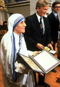 Day 25: Mother Teresa, 1910-1997, Internationally known for her charitable work among the victims of poverty and neglect, particularly in the slums of Calcutta, India. In 1979 she was awarded the Nobel Prize for Peace in recognition of her humanitarian efforts. Mother Teresa Biography, Mother Teresa Pictures, Missionaries Of Charity, Saint Teresa Of Calcutta, Missionary Work, Saint Teresa, Catholic Priest, Nobel Peace Prize, Blessed Mother Mary