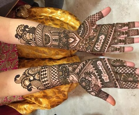 85+ Unique Mehendi Designs Highly Admired On Instagram Husband Name Mehndi Designs, Trending Bridal Mehendi Designs, Design Of Mehndi, Name Board Ideas, Traditional Henna Designs, Traditional Mehndi Designs, Mehendi Photography, Wedding Henna Designs, Indian Henna Designs