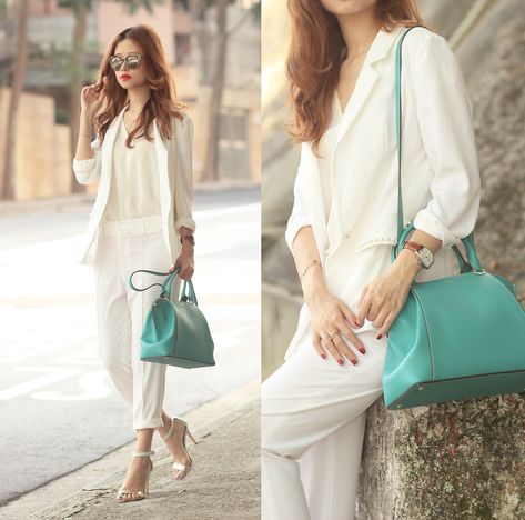 Turquoise poise Turquoise Bag Outfit, Cartier Bag, Turquoise Bag, Street Style Bags, Bag Outfit, Winter Pants, Photo Outfit, Silver Heels, Classic Outfits