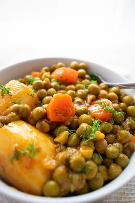 Peas Stew Recipe, Green Peas Recipes, Peas Recipes, Stew Vegan, Vegan Greek, Greek Foods, Easy Mediterranean Diet, Food Traditional, Mediterranean Diet Meal Plan