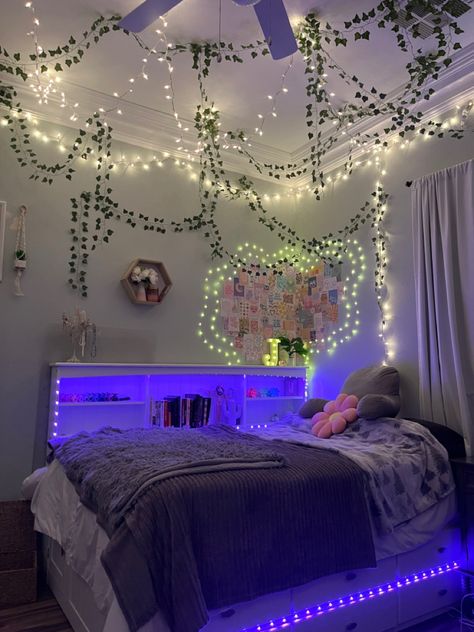 my room 🌸🌺🫧✨🪴🌿 Vine Room Ideas, Vines In Room, Dream Bedroom Inspiration, Dream Bedrooms, Chill Room, Couples Poses For Pictures, Bed Ideas, Teen Room, Room Ideas Bedroom