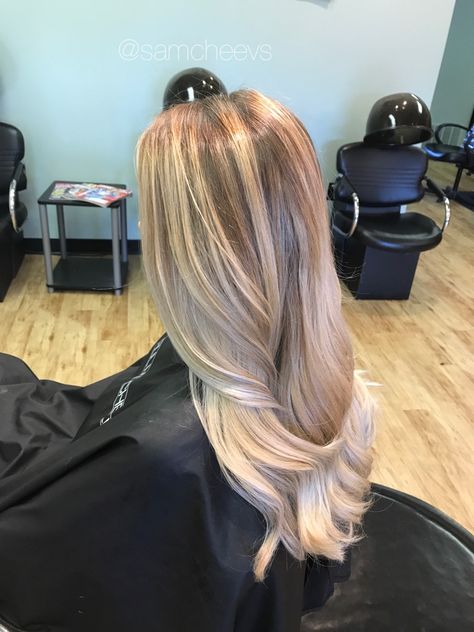 2017 blonde ombré hair trends for summer and fall / warm sandy honey platinum ice white natural roots / pale skin / for dirty blonde and light brown hair types White Blonde Hair Pale Skin, Brunette Pale Skin, Brown Hair Types, Blonde And Light Brown Hair, Blonde Ombré Hair, Brown Hair Pale Skin, Blonde Hair Pale Skin, Light Browns, Sandy Blonde Hair