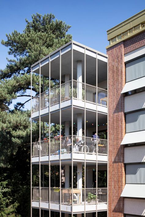 Sergison Bates architects > Sheltered housing in Kortrijk | HIC Arquitectura Daycare Building, Sergison Bates, Small Apartment Building, Sheltered Housing, Collective Housing, Urban Housing, Facade Material, Arch House, Community Centre