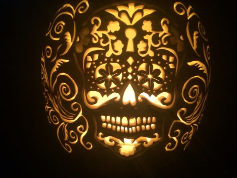 Sugar Skull pumpkin with scrolling detail. Sugar Skull Carved Pumpkin, Rudens Darbeliai, Sugar Skull Pumpkin Carving, Skull Pumpkin Carving, Autumn Diys, Sugar Skull Stencil, Sugar Skull Pumpkin, Funny Pumpkin Carvings, Pumpkin Carving Tips