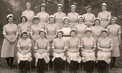 Love all the smiling faces in this graduating nursing class. Hope they all stayed that cheerful on the job! Historic Women, History Of Nursing, Nurse Pics, Nursing Classes, Nursing History, Nurse Hairstyles, Hospital Nurse, Vintage Nurse, Nurse Stuff