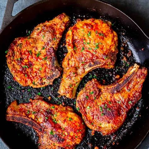 Mexican Pork Chop Recipes, Chipotle Pork Chops, Mexican Pork Chops, Chipotle Pork, Pork Meals, Bacon Wrapped Pork Tenderloin, Recipes Pork, Hispanic Kitchen, Chipotle Peppers