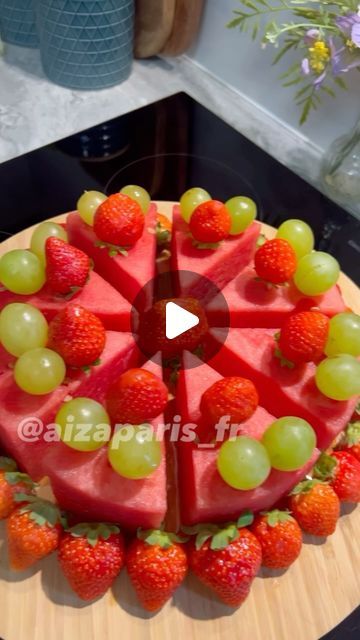 Easy Fruit Tray Ideas, Watermelon Cakes, Watermelon Basket, Fruit Platter Designs, Watermelon Cake, Fruit Arrangements, Easy Food Art, Video Tiktok, Watermelon Slices