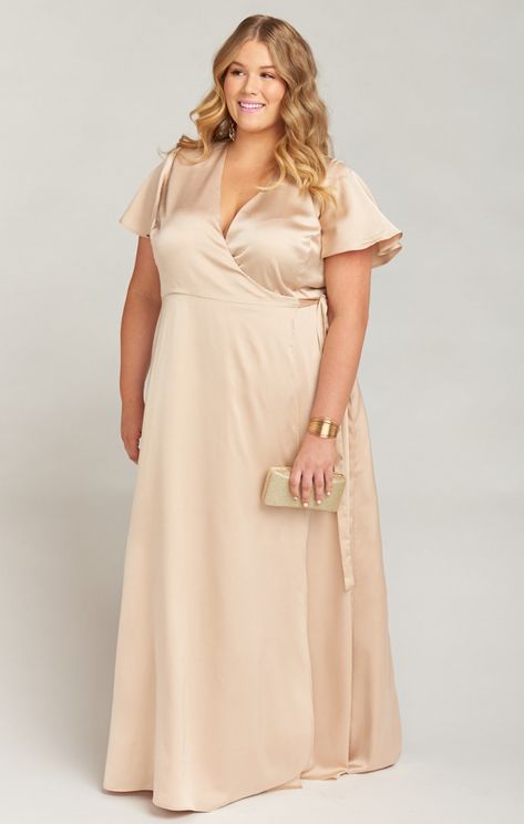 Show Me Your Mumu Extended Bridesmaids Styles 1X-3X #wedding #bride #bridesmaids #plussize #plussizefashion #plussizedresses #curvy #curvygirl Mother Of The Bride Plus Size, Mother Of The Bride Fashion, Mumu Bridesmaid Dresses, Burgundy Bridesmaid Dresses Long, Dress Outer, Fall Fashion Dresses, Stunning Bridesmaid Dresses, Champagne Dress, Dress Champagne