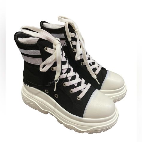 New With Dust Bag Size 5 Platform High Top Lace Up Style: Goth Alternative Emo Academia Athletic Pinup Rockabilly Emo Academia, Shoe References, Emo Shoes, Hot Topic Shoes, Grunge Shoes, Chunky Platform Sneakers, Goth Shoes, Shoes Too Big, Black Platform Boots