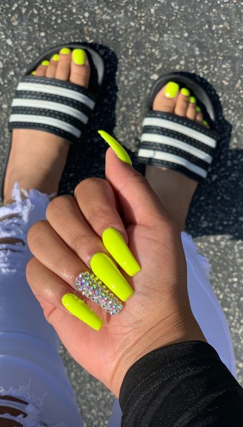 Lime Green Nails With Design, Nails Business, Lime Green Nails, Acrylics Nails, Square Nail Designs, Summer Manicure, Spring Nail Colors, Polygel Nails, Acrylic Set