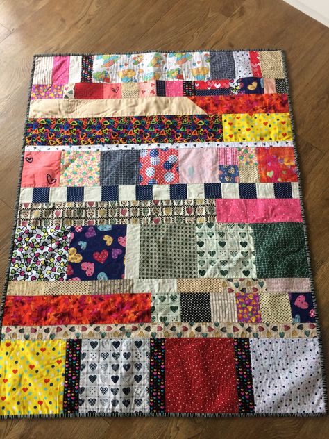 Quilt Scraps Projects Leftover Fabric, Scrap Quilts Patterns Leftover Fabric, Scrap Fabric Quilt, Colchas Quilting, Patchwork Diy, Heart Fabric, 9 Patch Quilt, Picnic Quilt, Patchwork Clothes