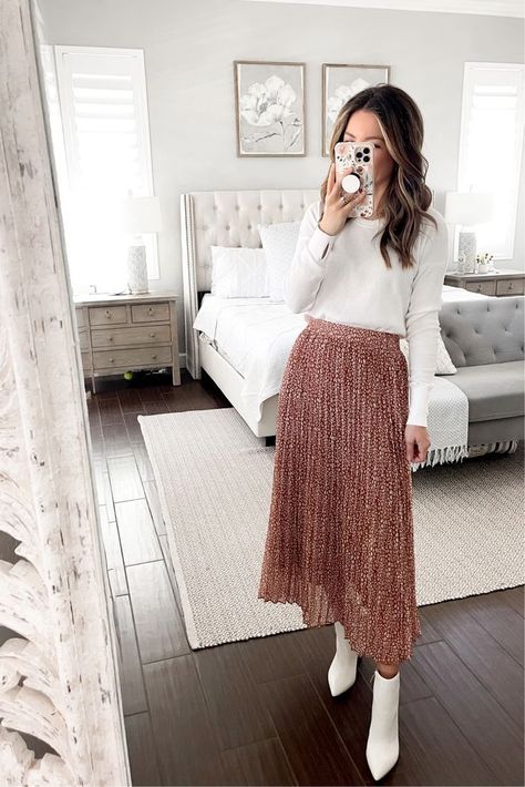 Maxi Skirt Ideas, Midi Skirt Outfit Winter, Church Outfit Winter, Casual Midi Skirt, Skirt Outfit Fall, Midi Skirt Casual, Skirt Ideas, Outfits For Fall, Skirt Outfits Fall